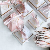 Großhandel kleine dreieckige Pyramide Marmor Candy Chocolate Box süße Hochzeit begünstigt Boxen mit Band