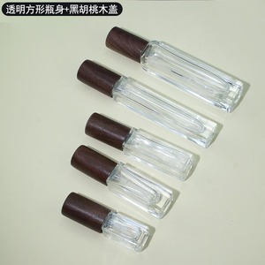 Botella de perfume cuadrada de 10 ml, de vidrio mate, con roll-on y tapa metálica para dispensar muestras de fragancias. - Product Image 2