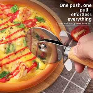 Spatule à <span class=keywords><strong>pizza</strong></span> en acier inoxydable et coupe-<span class=keywords><strong>pizza</strong></span> triangulaire à roulettes avec manche en bois - Product Image 4