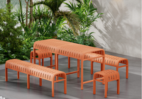 Ensemble de salle à manger en plastique pour patio |   Table et chaises d'extérieur au design moderne résistantes aux intempéries |   En stock et prêt à être expédié LIVRAISON AUX ÉTATS-UNIS