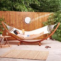 Support en bois de mélèze naturel pour l'extérieur, hamac incurvé pour 1 personne, cadre en bois autoportant, bâtiments de jardin et de jardin.