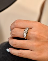 Style géorgien, argent S925 fortement plaqué or 18 carats, avec finition dégradée bicolore noir et or et cinq moissanites