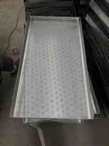 Plateau <span class=keywords><strong>de</strong></span> four en métal sur mesure <span class=keywords><strong>de</strong></span> qualité alimentaire SS 304/316 plateaux perforés en acier inoxydable pour la <span class=keywords><strong>cuisson</strong></span> et le séchage - Product Image 3