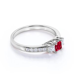 Bague de fiançailles et de mariage classique en argent sterling 925 avec rubis créé en laboratoire et sertissage à griffes - Product Image 2