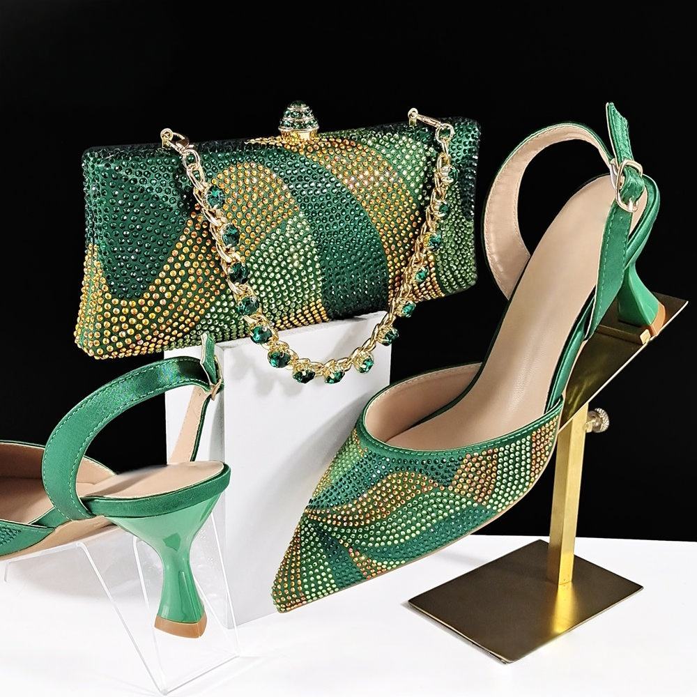 สีเขียว