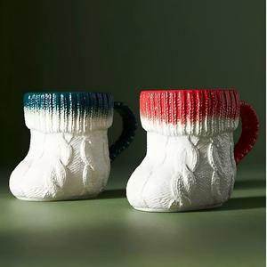 Tazza a forma di calzino natalizia in ceramica in stile festivo con struttura a maglia e colore sfumato-ideale per la casa, il caffè e il regalo - Product Image 2