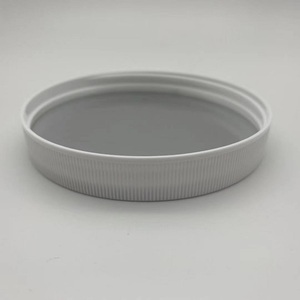 Capuchon à vis en plastique nervuré blanc et noir de 89 mm avec insert pour pot en plastique - Product Image 2