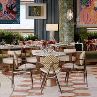 Ensemble table et chaises de salle à manger en marbre moderne sur mesure pour hôtels, service clé en main pour l'hôtellerie