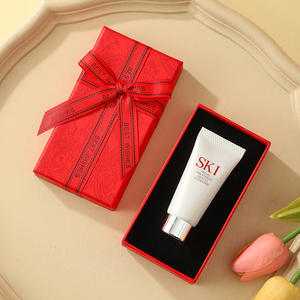 Подарочная картонная коробка-упаковка прямоугольной формы для косметики (помада, парфюм) с брелоком на день рождения - Product Image 1