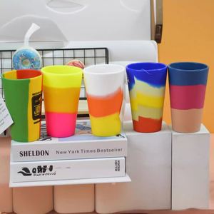 Yy756 Gobelet en silicone arc-en-ciel sans BPA de 16 oz, personnalisable avec logo, pour vin et bière, en promotion, pas cher - Product Image 4