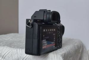 Appareil photo hybride Sony A7R II d'occasion, 42,4 MP plein format, vidéo 4K, bon état, prêt à être expédié - Product Image 5