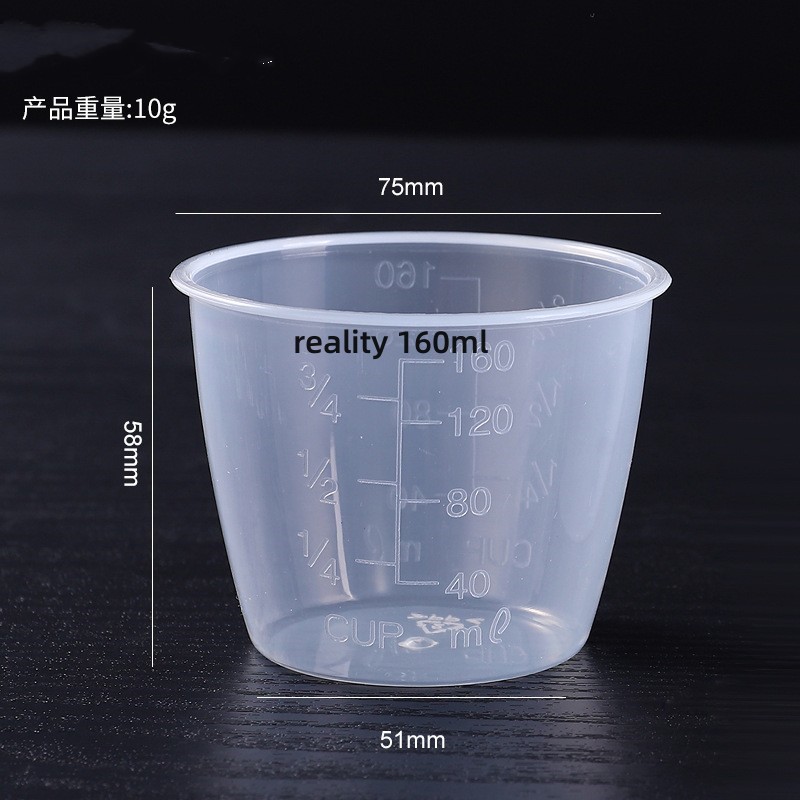 Bottiglia d'acqua in plastica. contenitore per bevande vuoto per acqua