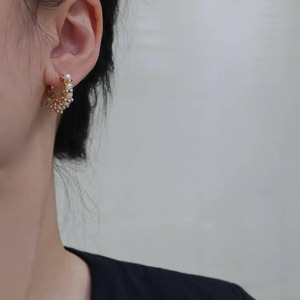 Pendientes de Aro de Oro de 14K, Pendientes Circulares Hechos a Mano con Perlas Naturales de Agua Dulce, Joyería Fina Clásica y Elegante para Mujer - Product Image 4