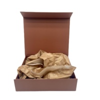 Boîte cadeau magnétique rigide personnalisée de luxe pour vêtements, emballage écologique et durable avec étiquette en papier de soie