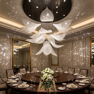 Lampadario LED di Lusso Personalizzato a Forma di Farfalla in Cristallo, Luce Bianca Calda, Colore Personalizzabile, Dimmerabile, Garanzia di 2 Anni, Alto CRI 90 per Casa - Product Image 1