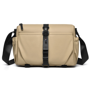 Sac à bandoulière de créateur pour homme, grande capacité, multi-poches, résistant à l'eau, idéal pour le travail quotidien - Product Image 1