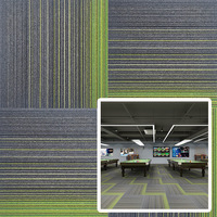 Dalles de moquette modulaires en polypropylène à rayures dégradées 50x50cm, installation facile, pour bureau
