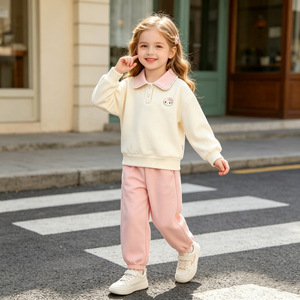 Completo da <span class=keywords><strong>bambina</strong></span> transfrontaliero 26 Autunno: <span class=keywords><strong>Felpa</strong></span> con colletto a risvolto e pantaloni jogger a maniche lunghe con colletto polo - Product Image 2