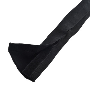 Manchon en nylon avec velcro pour la protection des faisceaux de câbles, détachable, rectangulaire, en tissu, pour la gestion des câbles, usage industriel - Product Image 1