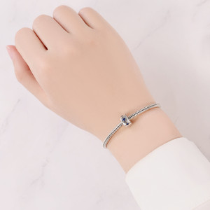 เครื่องประดับทองเหลืองสีขาวชิ้นสุดหรูหรา ประดับด้วยจี้รูปดาว นี่คือเครื่องประดับข้อมือสำหรับผู้หญิงที่มีสไตล์ - Product Image 6