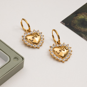 Pendientes de Aro en Forma de Corazón, Chapados en Oro, con Diseño de Cristal y Amor, para Regalo - Product Image 4