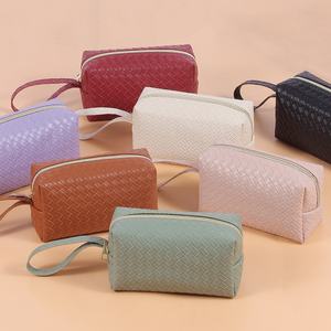 Pochette de toilette et de maquillage en PU de qualité supérieure, personnalisable avec logo, grand format, pour voyage, organiseur de cosmétiques, sac de beauté à fermeture éclair - Product Image 4