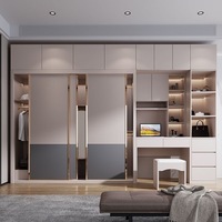 Armoire dressing de luxe personnalisée en bois avec portes vitrées, tiroirs et paniers, design moderne pour chambre et usage commercial, ajustable