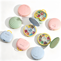 Boîte à pilules ronde en plastique à 7 compartiments, vente en gros, OEM, haute qualité, mini étui à pilules portable pour usage quotidien