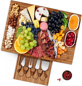 Ensemble de planche à <span class=keywords><strong>fromage</strong></span> en bambou pour charcuterie <span class=keywords><strong>Plateau</strong></span> de service unique avec 2 bols à sauce et 4 couteaux pour le réchauffement de la maison et de nouveaux cadeaux pour la maison - Product Image 1