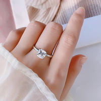 Perhiasan Hadiah Ulang Tahun Ibu Perak 925 Berlapis Rhodium, Set Cincin Moissanite Potongan Cushion & Asscher untuk IBU
