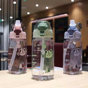 ขวดน้ำพลาสติกแบบพลิกเปิดพร้อมหลอดดูดลายการ์ตูน มีเชือกสำหรับเด็ก ป้องกันการรั่วซึม เหมาะสำหรับใช้ในโรงเรียน - Product Image 3