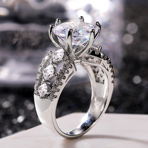 Anello in Cristallo Traforato a Taglio Quadrato per Donne, Elegante Accessorio Moda per Uso Quotidiano e Feste - Product Image 1