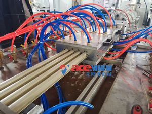 Acemien kapalı <span class=keywords><strong>WPC</strong></span> büyük duvar Panel yapma makinesi dekoratif PVC panjur Panel üretim hattı yapma - Product Image 5