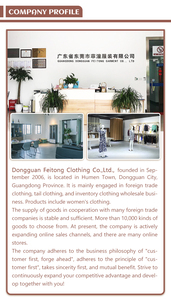 Blusa Informal Beige con Cuello en V, Estampado Floral Tejido Vintage, Manga Larga, Botones y Logotipo Frontal Simple para Mujer - Product Image 6