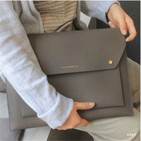 Housse d'ordinateur portable de luxe en cuir végétalien personnalisée de 13 pouces – Sacoche décontractée et durable pour conférences et documents de bureau