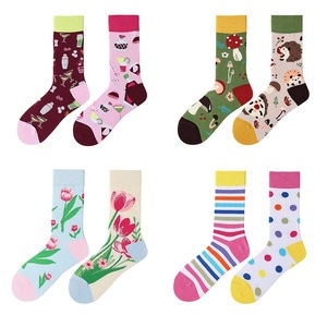 Nouvelles chaussettes mi-mollet asymétriques respirantes AB, motif dessin animé hip-hop, chaussettes de couple originales, chaussettes unisexes en coton pour hommes et femmes - Product Image 2