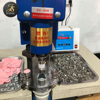 Machine à fabriquer les boutons semi-automatique, appareil pour couvrir les boucles