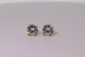 Pendientes de Botón Redondos Geométricos Clásicos de Tianyu Gems en Latón Chapado en Oro con Circonitas Cúbicas Blancas en Engaste de Cuatro Puntas para Mujer - Product Image 3