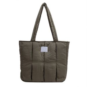 Sac fourre-tout matelassé léger pour femme avec logo personnalisé, fermeture éclair, utilisation quotidienne, durable et portable - Product Image 2