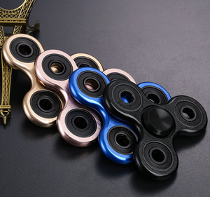 Con Quay Hợp Kim Nhôm Hình Tam Giác Đồ Chơi Cầm Tay Bằng Kim Loại Con Quay <span class=keywords><strong>Fidget</strong></span> Cho Người Lớn Và Trẻ Em Con Quay <span class=keywords><strong>Fidget</strong></span> <span class=keywords><strong>Hand</strong></span> <span class=keywords><strong>Spinner</strong></span> - Product Image 2