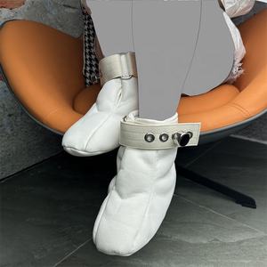 รองเท้าบู้ทบุนวมสำหรับผู้ลี้ภัย, รองเท้าบู้ทบุนุ่มสำหรับผู้ป่วยที่เป็นสถาบันทาส - Product Image 1