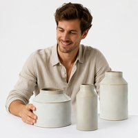Ensemble de vases en céramique mate transparente beige, sculptés, abstraits, ajourés, style Art Déco, ronds, pour la décoration de table à la maison