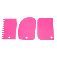 Jeu de 3 grattoirs à gâteaux en plastique Coupe-pâte à pâtisserie Dentelé Glaçage Lisse Crème au beurre Peigne de décoration DIY Fondant Outil de cuisson