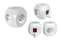 Prise de courant française NF type cube 3 voies, 16A 230V~ avec protection enfant et interrupteur lumineux, puissance maximale 20W