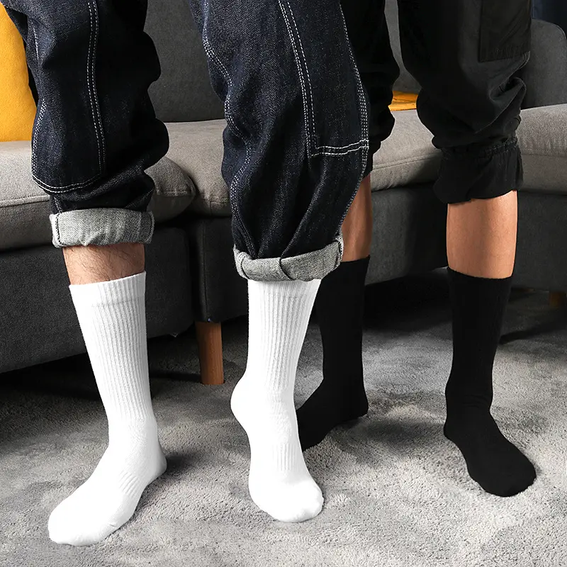 2022 New Soft Comfortable Solid Color Breathable Black Custom Logo Design Men White Crew Sports Socks
