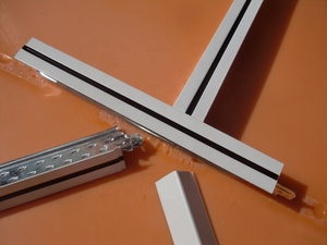 Profilé en T pour plafond à fentes colorées 24mm*32mm, DTM 24, pour grille de plafond 24mm*32mm - Product Image 5