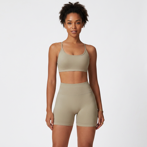 Ensemble 2 pièces de sport pour femme : short de yoga taille haute sans couture couleur unie et soutien-gorge à bretelles spaghetti col rond extensible - Product Image 1