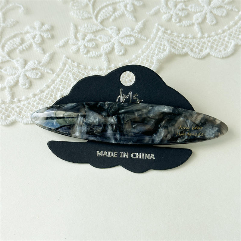 สีเทาเข้ม