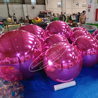 Décoration de fête boule miroir gonflable irisée et argentée géante