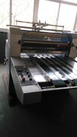 Machine de plastification semi-automatique à base d'eau pour le collage film-papier, idéale pour les feuilles de papier de petite taille (feuille à feuille)